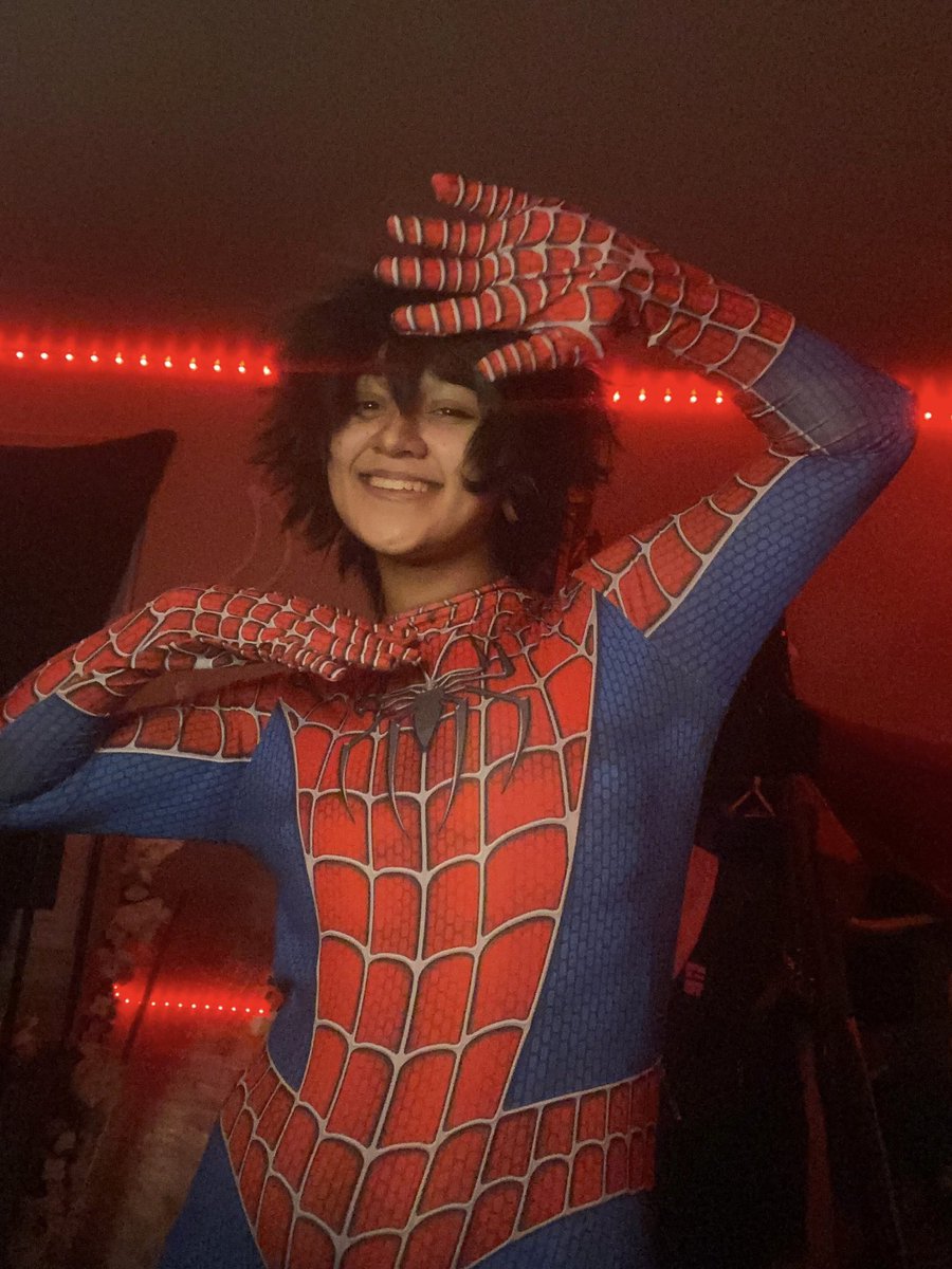 bleedplays's tweet photo. did a crossover thingy 🫨 #mha #anime #cosplay #Izukumidoriya #deku #spiderman https://t.co/1vKEzaE7RY