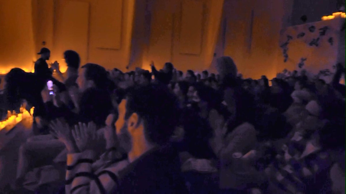 MJR4Hermod's tweet photo. 📷
The sharp pang of hands clapping in applause as the night comes to a close. @rangeensemble. #itsapoundsign, #SWC, #PopUpNewsRoom, #breakingnews https://t.co/xvo5kOuI2L