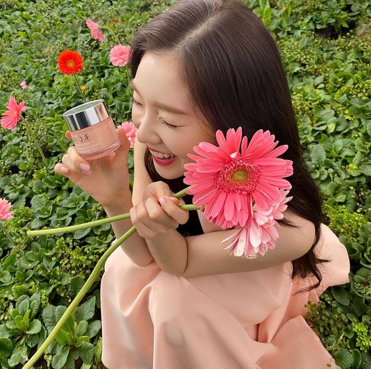 sepmaris's tweet photo. ㅤㅤㅤ
ㅤㅤㅤㅤ
ㅤㅤㅤㅤㅤ𝑠𝒽𝑒'𝑠 𝑎𝑙𝑤𝑎𝑦𝑠 𝑠𝑢𝑟𝑟𝑜𝑢𝑛𝑑𝑒𝑑 𝑏𝑦 𝑓𝑙𝑜𝑤𝑒𝑟𝑠. 💐
ㅤㅤ
ㅤㅤㅤㅤㅤ https://t.co/7JQz8TcXTz