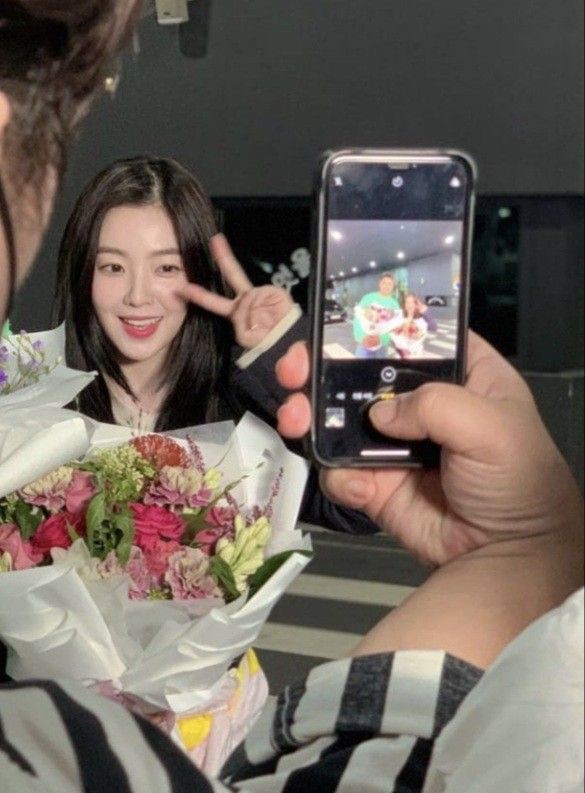 sepmaris's tweet photo. ㅤㅤㅤ
ㅤㅤㅤㅤ
ㅤㅤㅤㅤㅤ𝑠𝒽𝑒'𝑠 𝑎𝑙𝑤𝑎𝑦𝑠 𝑠𝑢𝑟𝑟𝑜𝑢𝑛𝑑𝑒𝑑 𝑏𝑦 𝑓𝑙𝑜𝑤𝑒𝑟𝑠. 💐
ㅤㅤ
ㅤㅤㅤㅤㅤ https://t.co/7JQz8TcXTz
