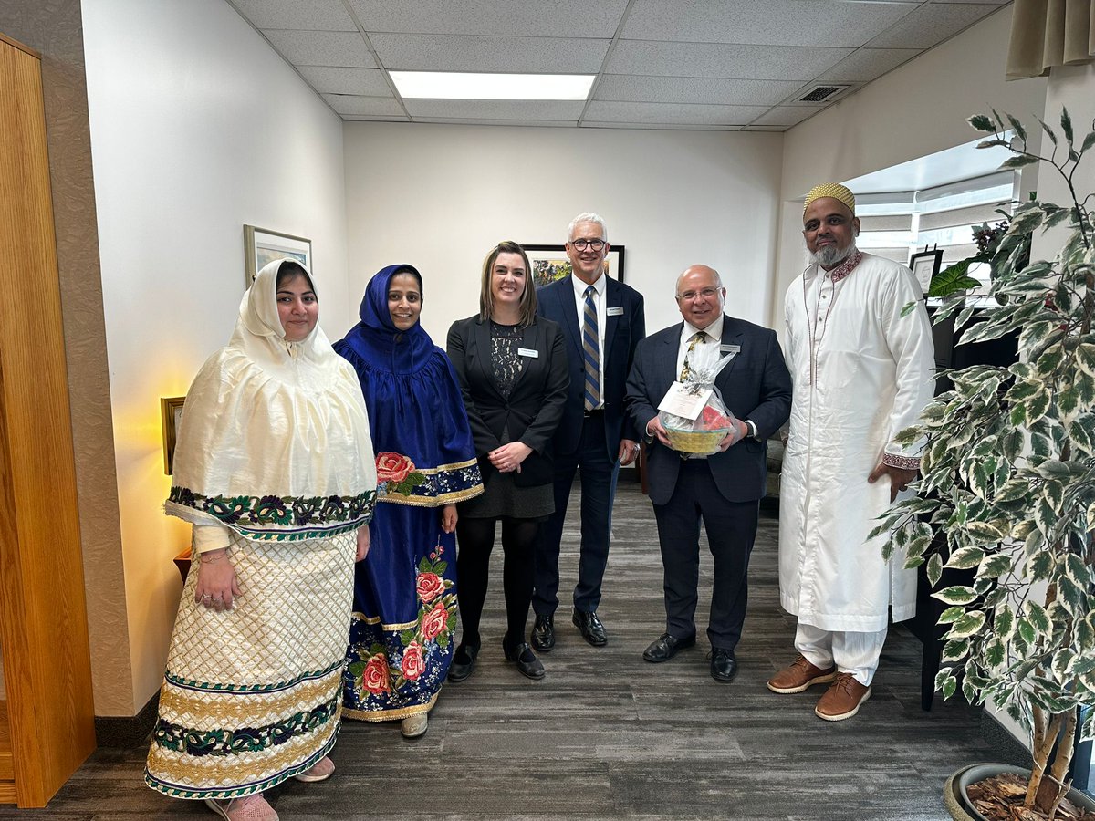 Bohras_Canada's tweet photo. On the auspicious occasion of #Eid2023, the @Dawoodi_Bohras of #Calgary were happy to celebrate with frontline #heroes of the @CalgaryPolice &amp; @ahs_ems, and our friends at Pierson’s Funeral Home. We deeply appreciate all they do to support the local community.

@LtGovAB https://t.co/K8xB60H6aI