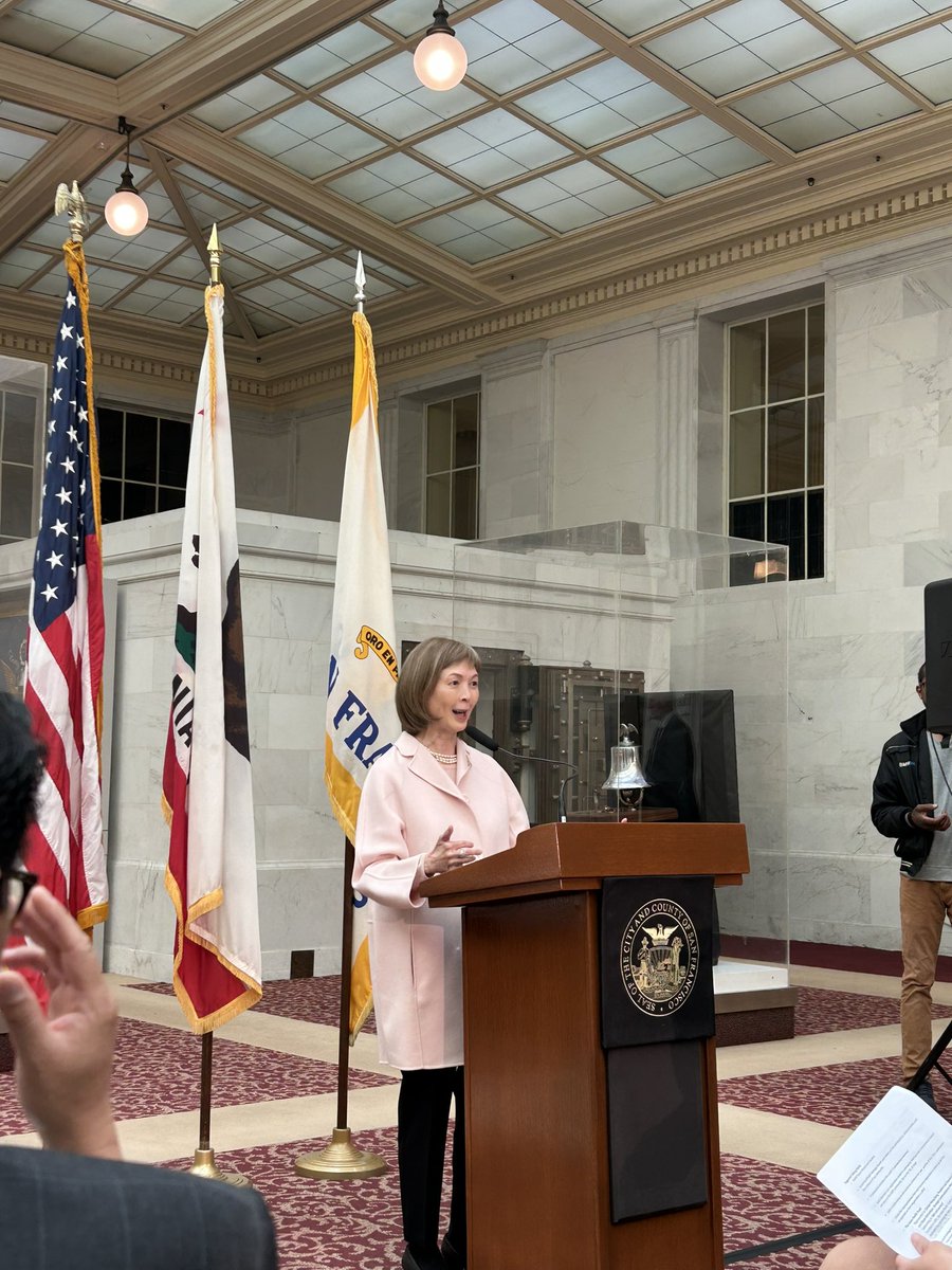 RobertNJohnson5's tweet image. Superstar Claudine Cheng !
Masterful speaker &amp;amp; leader @ SF City Hall @APAHeritageSF Month Press Conference w/ Mayor @LondonBreed 

Keep Your Head Up!
Let’s ALL celebrate Asian Pacific Islander Americans 🇺🇸’ contributions to USA &amp;amp; the world!
#Asian #GodBlessAmerica 
#OneAmerica !