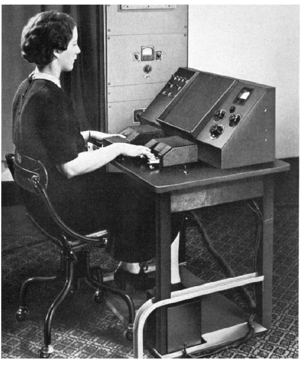 smartaudioil's tweet photo. ¿Sabías que el vocoder surgió como un mecanismo de encriptación de los aliados en el periodo de la segunda guerra mundial y fue hasta después que se empleó como instrumento musical?

Consulta más detalles históricos curiosos:
AMZ: https://t.co/7tQAA5RG6G

#MusicaElectronica #EDM https://t.co/Y4msT9vLi0
