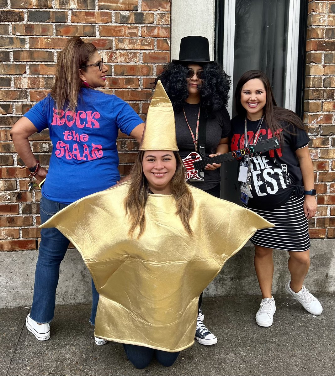 YeagerES's tweet photo. Welcoming our students on STAAR test day like Rockstars! We are so proud of the hard work all of our students and staff have put in to preparing for this day! #TigerPride #WeAreYeager 💙🤘🏼🧡 #ROCKtheSTAAR https://t.co/JgcO3VELcD