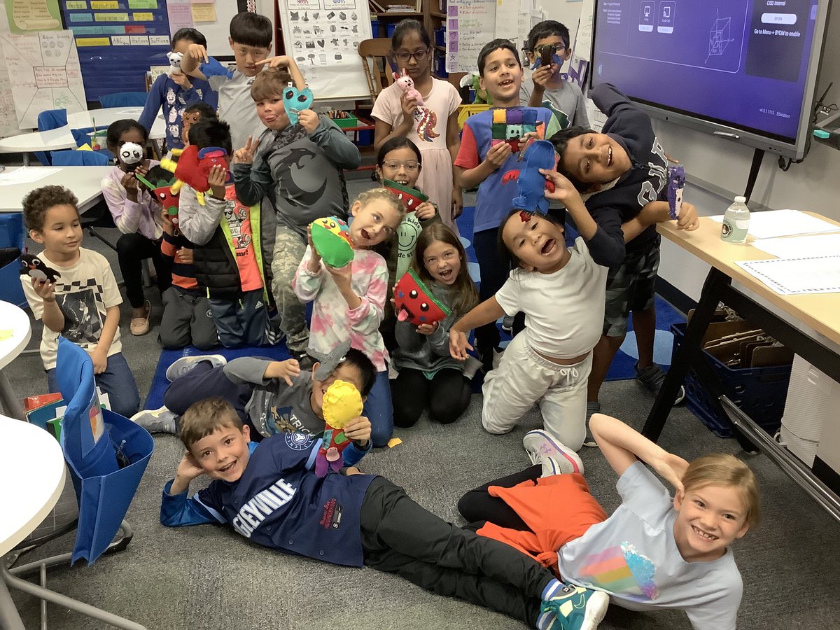 Thanks for our Stuffies and the meet up <a href="/JohnsonsArtists/">LBJ</a> and @MsChenDCE It made our day @DCEtrailblazers