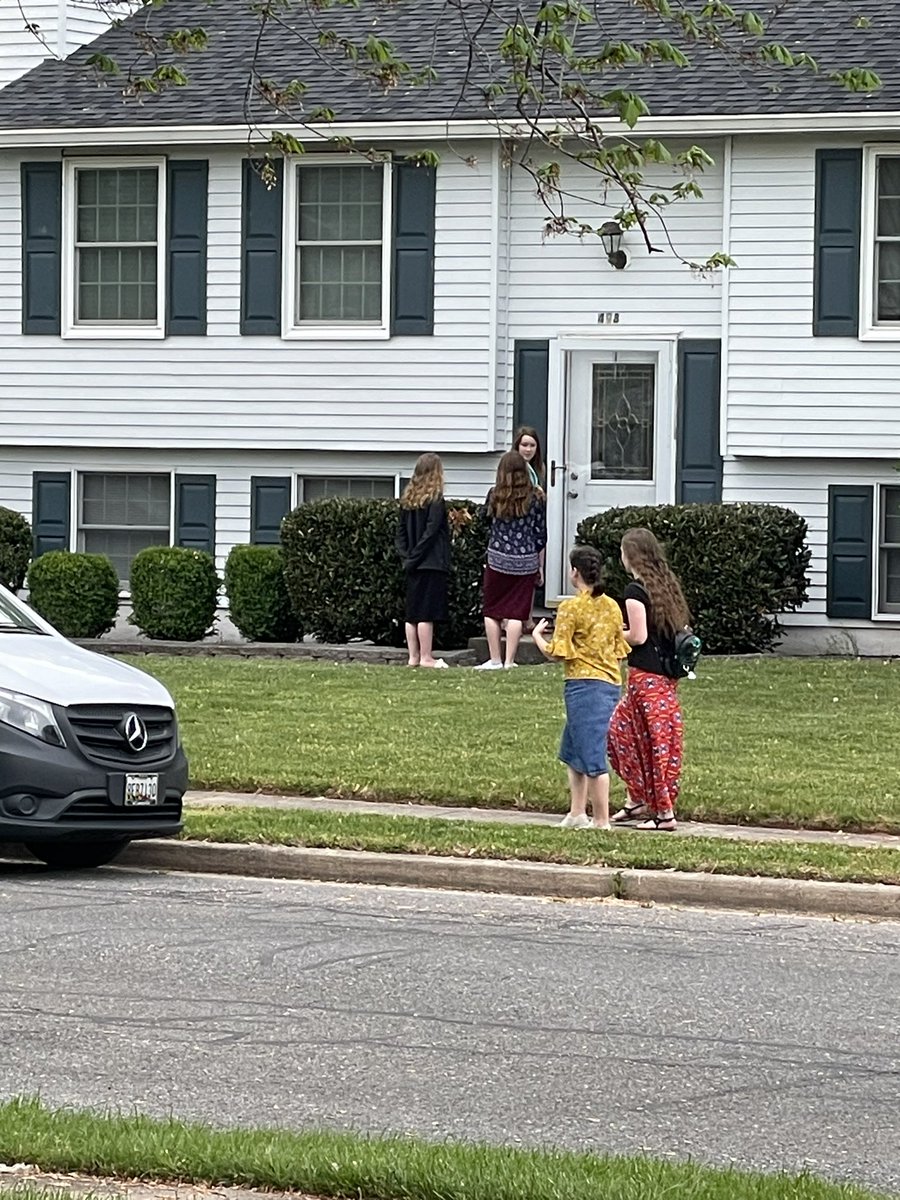 DannyOrtiz3rd's tweet photo. Great day telling people about Jesus with this awesome group of teens!  #frederickbaptistyouth https://t.co/TfJ6makD2L