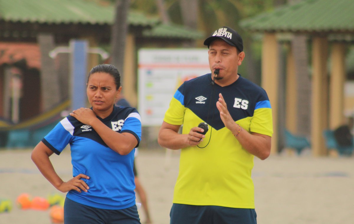 🇸🇻⚽️📸| Fotogalería de la práctica vespertina de nuestra Selección Femenina de Fútbol Playa🏖🌤️  

🏨 Pacific Paradise 

#ElSalvador #NuestrasGuerreras