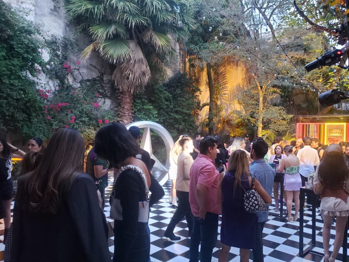 cinexplicacion's tweet photo. 🤩📸👗 Ya estamos en el @fashionweek_mx listos para la primera pasarela de este 2023 a cargo de Paulina Luna
No te pierdas nuestra cobertura por
https://t.co/klXf0qM5Qz
#fashionweekmx #FashionWeek #mbfw2023 #fotomoda #fotomodamagazine https://t.co/kXGMtEW9Bs