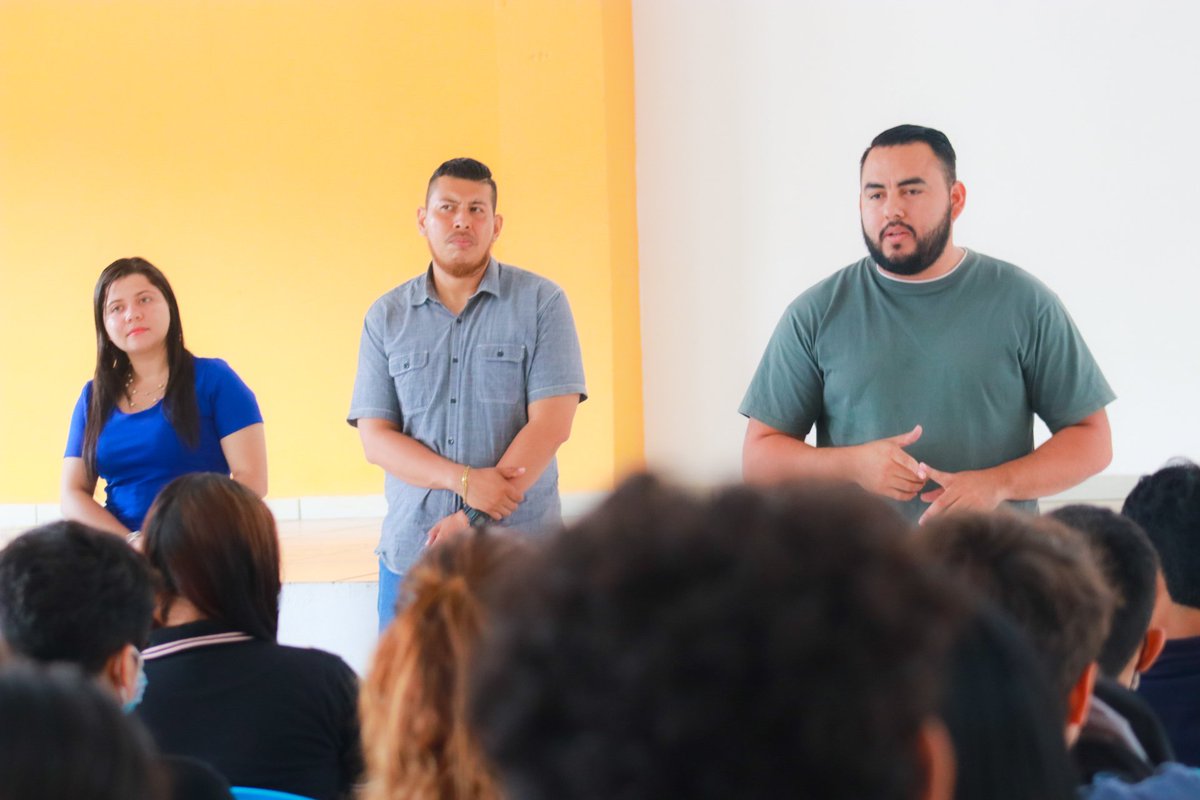 Hector_ValleSV's tweet photo. El trabajo territorial #Bitcoin continúa 👊🏻
Está tarde nuestro Referente Departamental, Lic. @DarioNavarroSV junto con el Director Académico Nacional, @pilamaHT , sostuvieron el "#ForoBitcoin" con jóvenes del Instituto Nacional de Berlín. https://t.co/XSk9nhfwRK