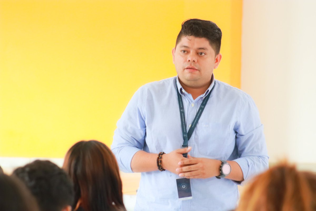 Hector_ValleSV's tweet photo. El trabajo territorial #Bitcoin continúa 👊🏻
Está tarde nuestro Referente Departamental, Lic. @DarioNavarroSV junto con el Director Académico Nacional, @pilamaHT , sostuvieron el "#ForoBitcoin" con jóvenes del Instituto Nacional de Berlín. https://t.co/XSk9nhfwRK