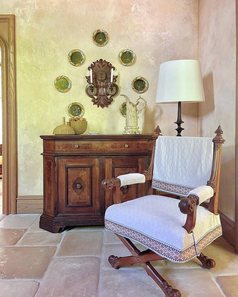 Crisp new slipcovers for a fresh spring look. We’re back in a favorite home designed quite a while ago to freshen a few rooms for a new season. Hand sewn tailoring and handsome trims make all the difference on these handsome hall chairs. Details matter. #fresh #new #look #cu…