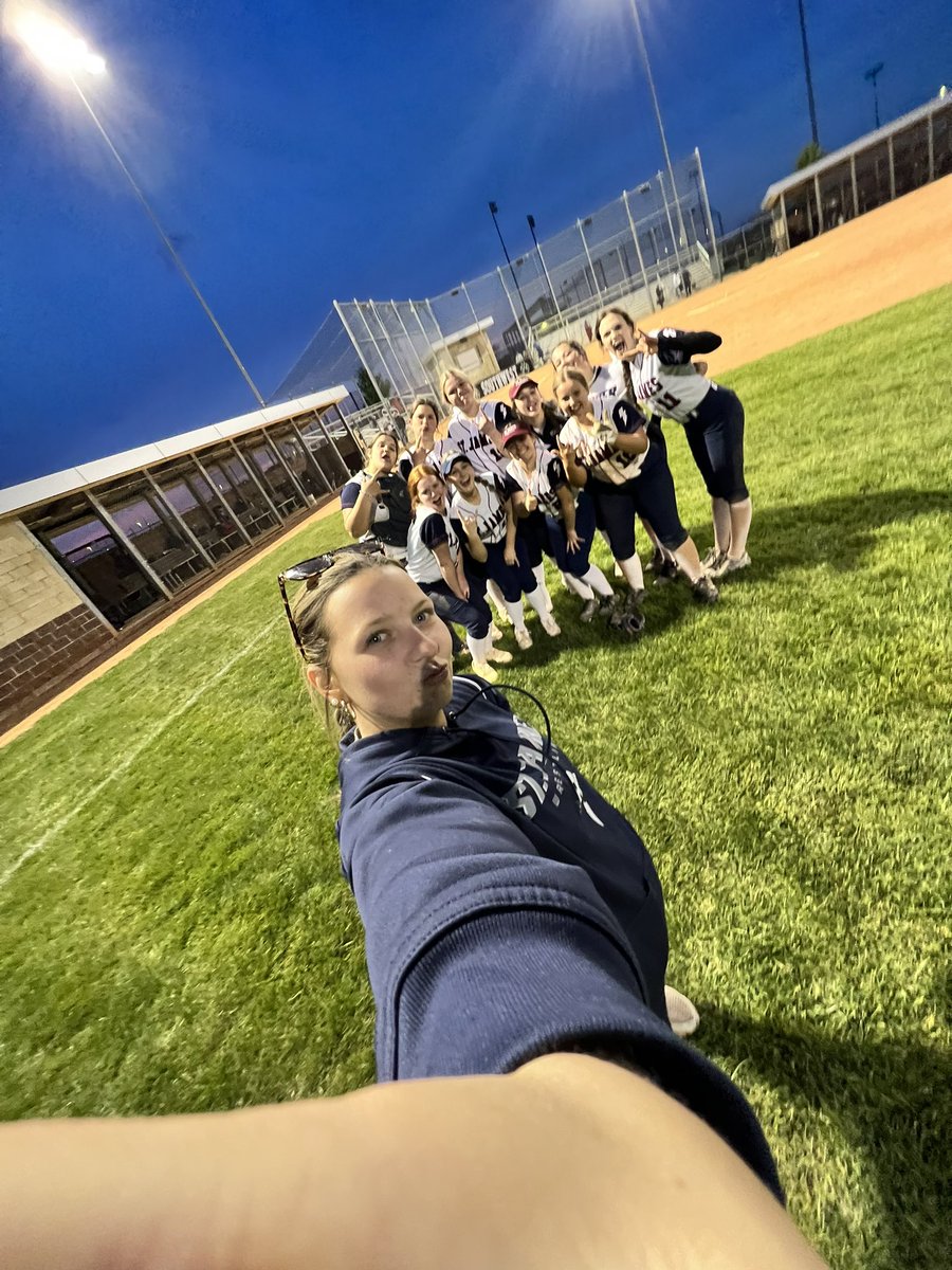 CoachHash_SJA's tweet photo. JV with the 🧹🧹🧹vs. BVSW!! Congratulations girls + Coach @mayaamedina! https://t.co/pfHySwxmX1