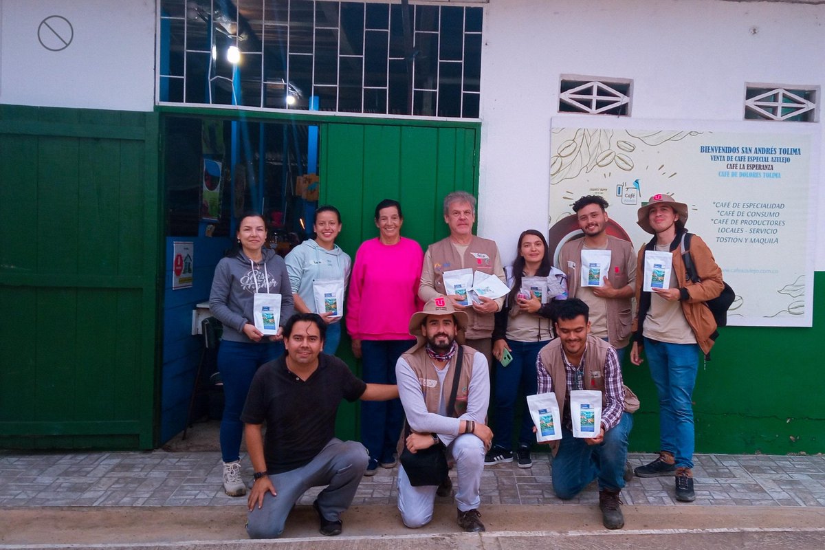 Visita especial de la Universidad del Tolima, proyectos referentes a la educación. Despertar el deseo de aprender, es el mejor regalo que nos podemos dar. #cafeazulejo #agrosavia #universidaddeltolima