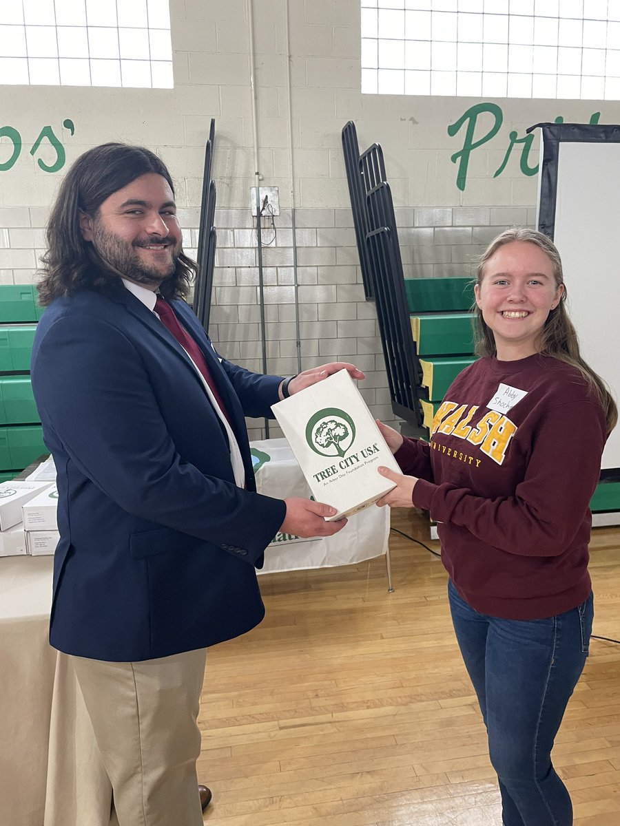 JennClevinger's tweet photo. Today biology senior, Abby Shockey, and I accepted Walsh University’s 5 Year Tree Campus USA award presented to us by Walsh alum, Joe Moeglin who is our new ODNR region 6 urban forester! @WalshUniversity https://t.co/RW97vatuC5
