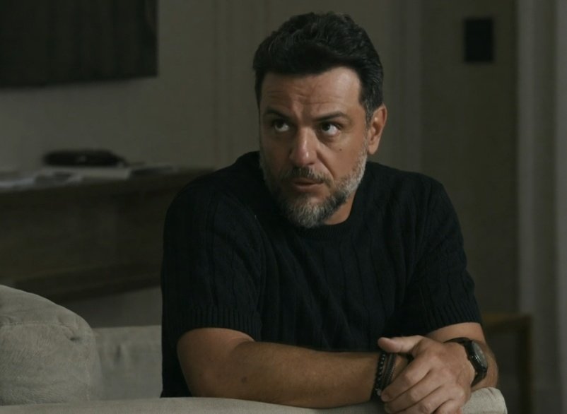 "você vai pra onde?"
"almoçar, quer ir comigo?"
"ó escolhe um país que não tem extração viu, não eles te mandam de volta"
moretti jurando que engana a guida mas esqueceu que ela é mais pilantra que ele, ai amo #Travessia