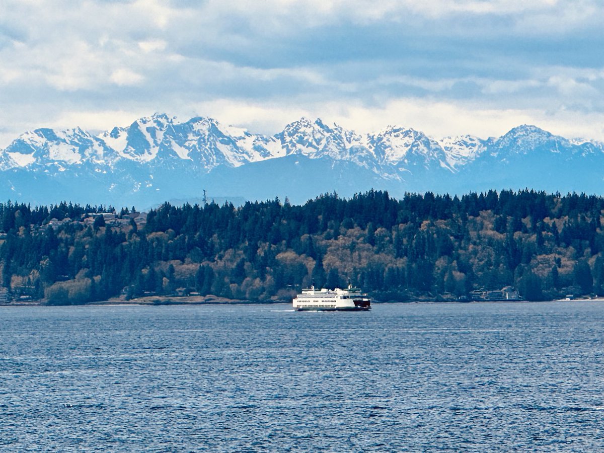 JRoberts622's tweet photo. A little action shot of the ⁦@wsferries⁩ MV Cathlamet https://t.co/zG7HQuaThS