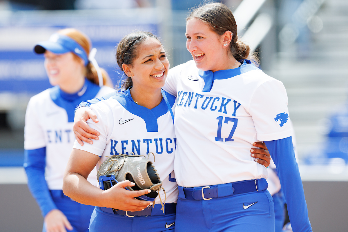 UKAthletics's tweet image. all smiles here😸

@UKsoftball run ruled EKU 10-2 tonight!