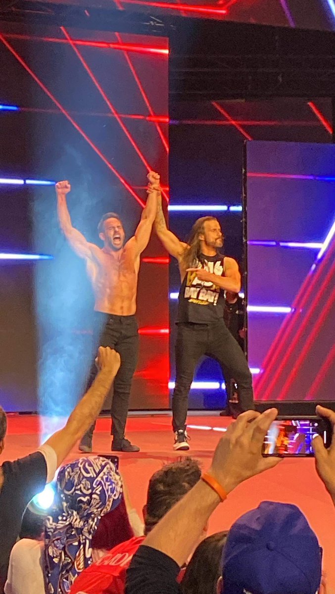 ShiningPolaris's tweet photo. Awwww reunited! 😊

#aew #AEWDynamite #adamcole #roderickstrong https://t.co/C1ULaMFrZN