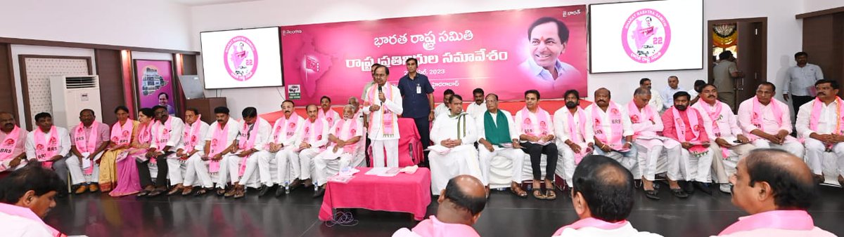 BRSparty's tweet photo. బీఆర్ఎస్ పార్టీ అధినేత, సీఎం శ్రీ కేసీఆర్‌ అధ్యక్షతన తెలంగాణ భవన్ లో ప్రారంభమైన రాష్ట్ర ప్రతినిధుల సమావేశం

BRS Party state delegates meeting has been started in Telangana Bhavan presided over by BRS President, CM Sri KCR. https://t.co/0v9PndNrqG