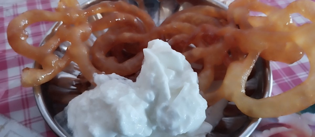 srj0408's tweet image. North India's, one of Top 10 breakfast - #dahijalebi.
What else you think can make it to top 10? Only desi please. 
@kanpur
@mirchiplus