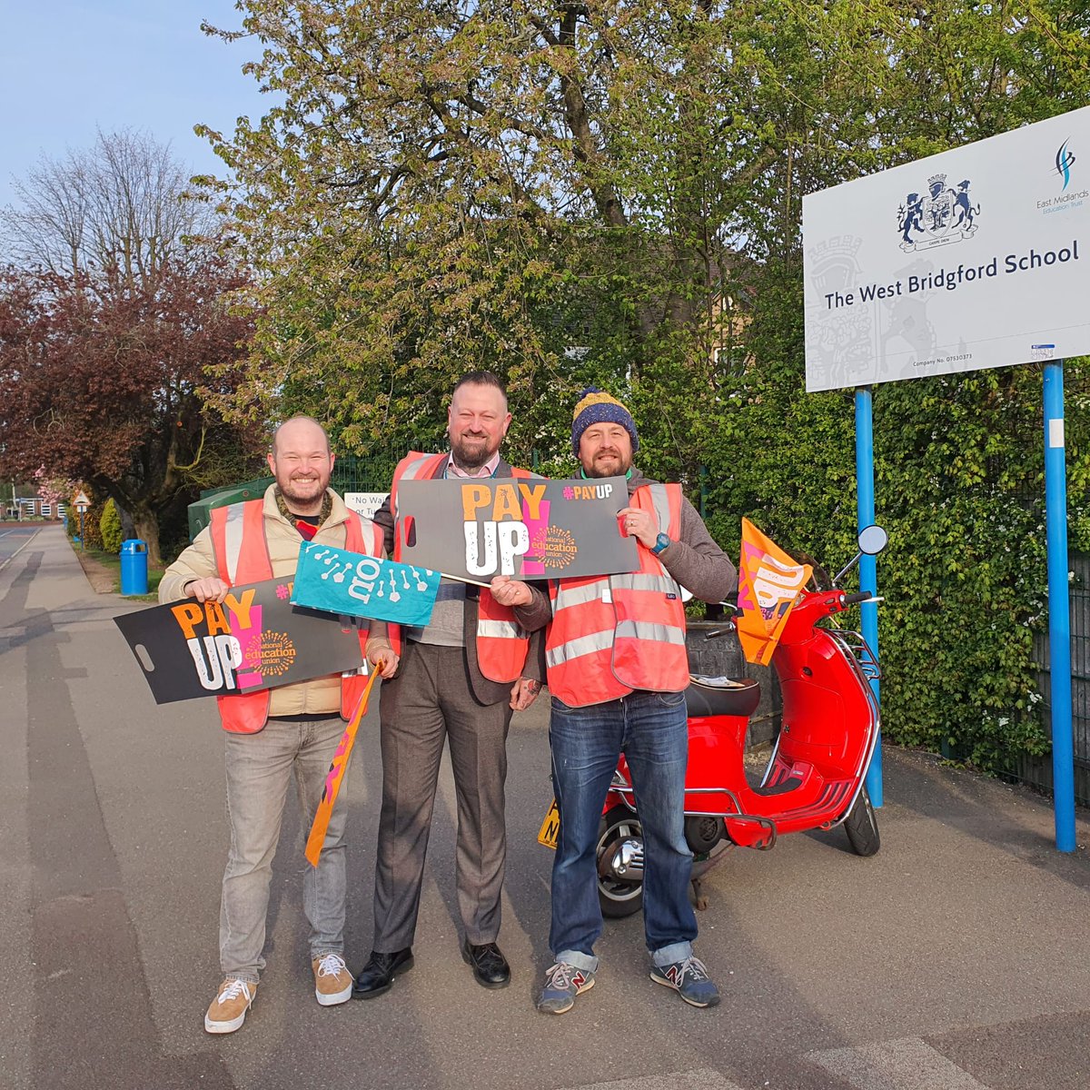 Members at West Bridgford School showing how picket lines are done. Amazing support from the public, firefighters, passing police and refuse workers. The government needs to wake up and #PayUp