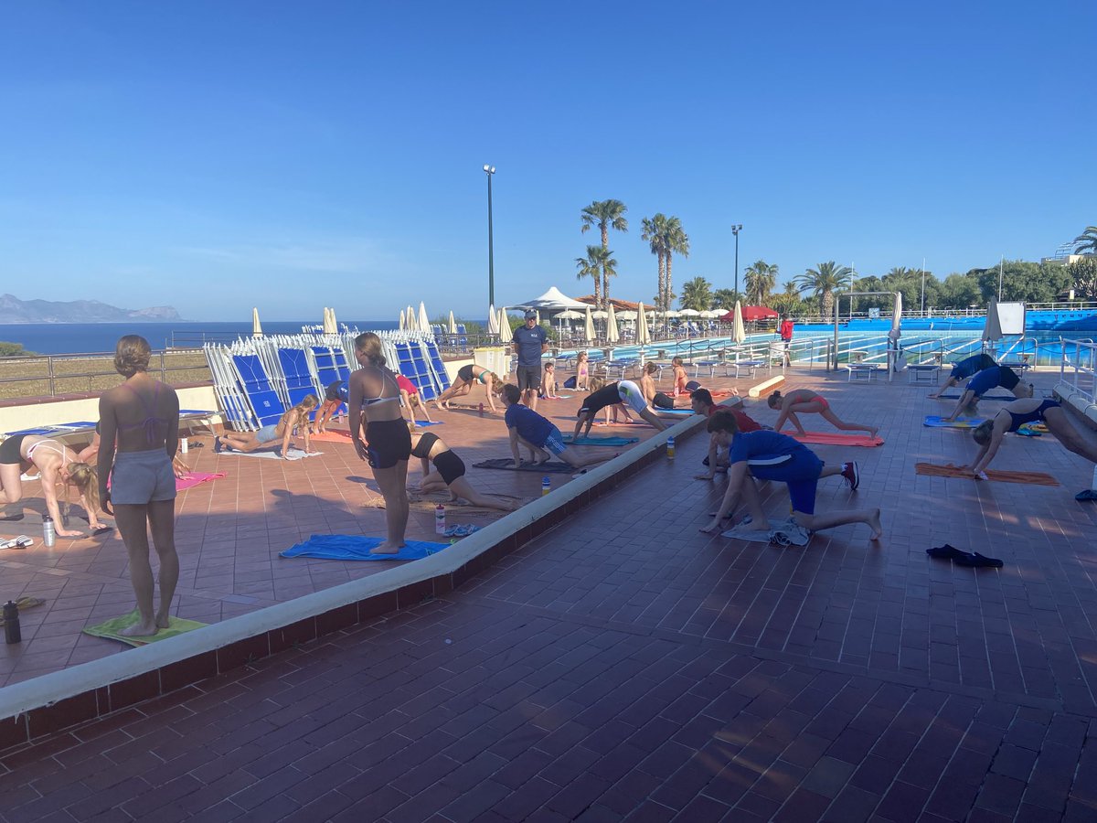 Waterbbbels's tweet photo. Ook op Koningsdag wordt door de zwemmers van ⁦@vzczwemmen⁩ begonnen met een landtraining. Aansluitend 2 uur zwemtraining. Daarna krachttraining, lunch, platte rust en aan het einde vd middag weer 2 uur zwemtraining. ⁦@TeamVeenendaal⁩ ⁦@RegiosportVdaal⁩ https://t.co/BMF4jJxzpQ