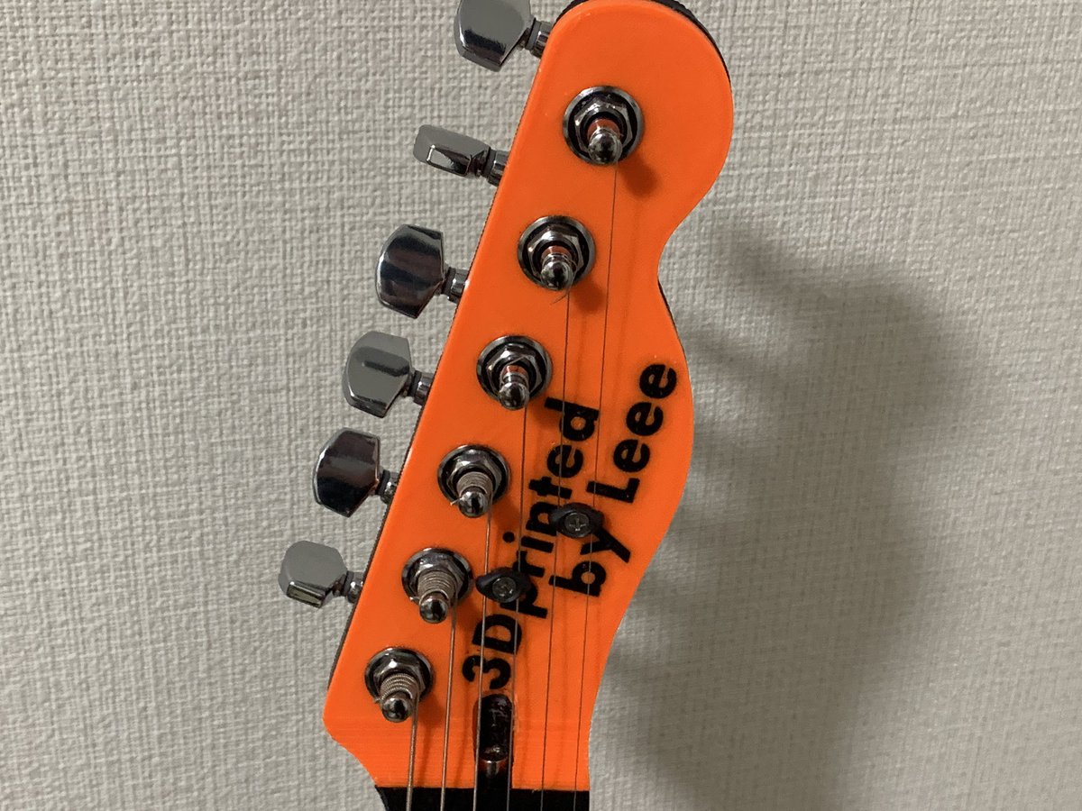 yoyomaker_info's tweet photo. ネックは既製品などという妥協一切無しの3Dプリントギター完成です。ネックはもちろんオリジナルデータを #Leee でプリント。オリジナルの #Prusa casterからの改造点は、カスタマイズ可能なボディ構造、弦は裏通し、GOTOHの4点留めブリッジに対応、アクティブPU搭載可能、ピックガード。
#3dprinter https://t.co/njNHEv8Vqv