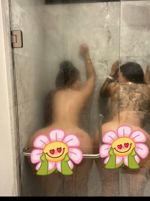Ya vieron todo lo que hicimos en la ducha? 🔥&hearts;️ https://t.co/Ighrg8AM42<a href="/tag/set"class="tags"><span>#set</span></a>