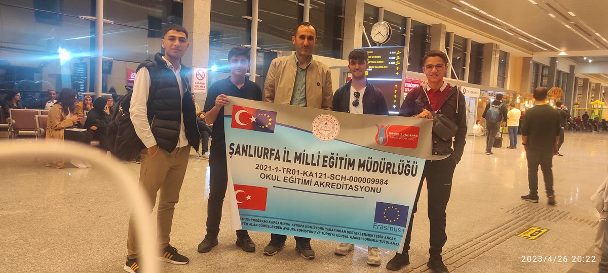 siverekaihl63's tweet photo. Erasmus + Okul Eğitimi Akreditasyonu Projesi kapsamında okulumuzdan İbrahim Halil İstemil öğretmenimiz ve 4 öğrencimiz Yunanistan'ın Volos şehrine eğitim faaliyetlerine katılmak üzere yola çıktılar. @sanliurfammem63 @siverekmem63 @valisalihayhan @aziz_glbs @NKapanoglu https://t.co/PcgHLEILyX