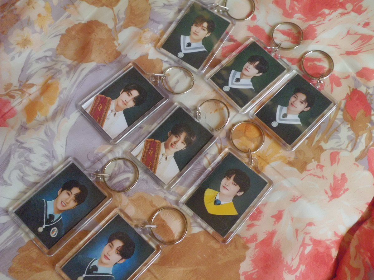 yangminjis's tweet photo. i remember that week when sobrang lala p ng pcd ko tas naghahanap ako ng coping mechanism nakita ko ung skz grads na binebenta ni @boonbns SA ISANG IGLAP NAPACHECKOUT AGD AKGRFUHE TYSM FOR THE SMOOTH TRANSACTION AND SECURED PACKAGING <3 #boonproofs ang sparks ng minsung isko omji https://t.co/AmVfWHYPBn