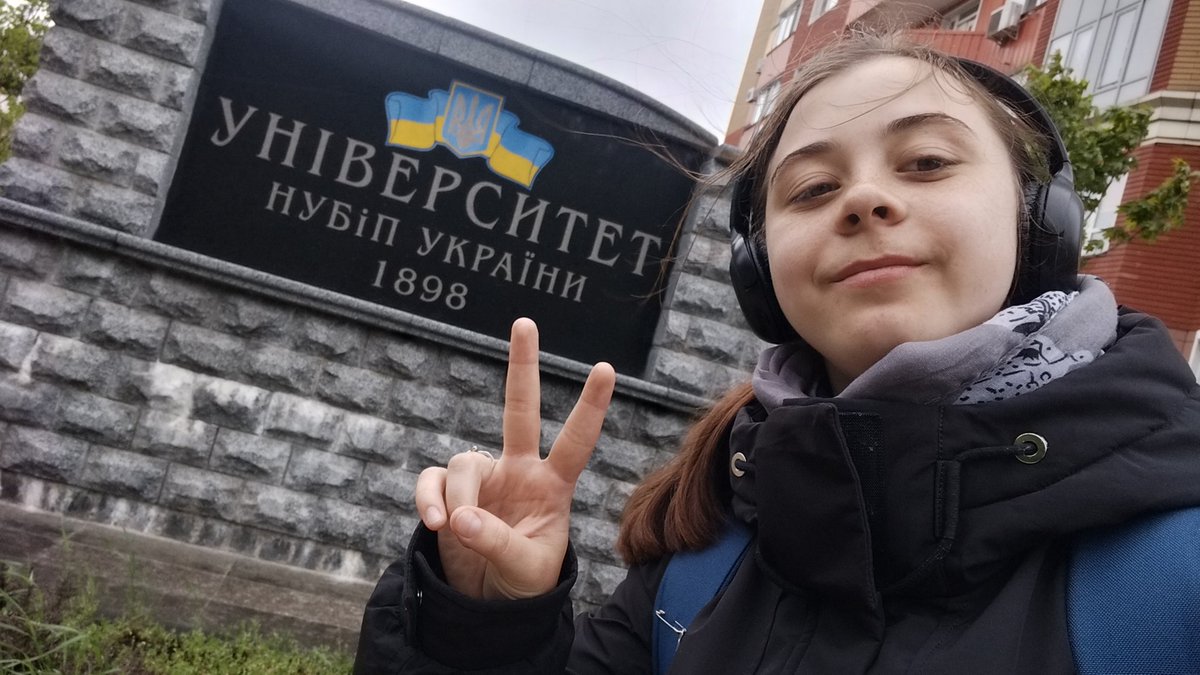 Приїхала в свій майбутній університет)