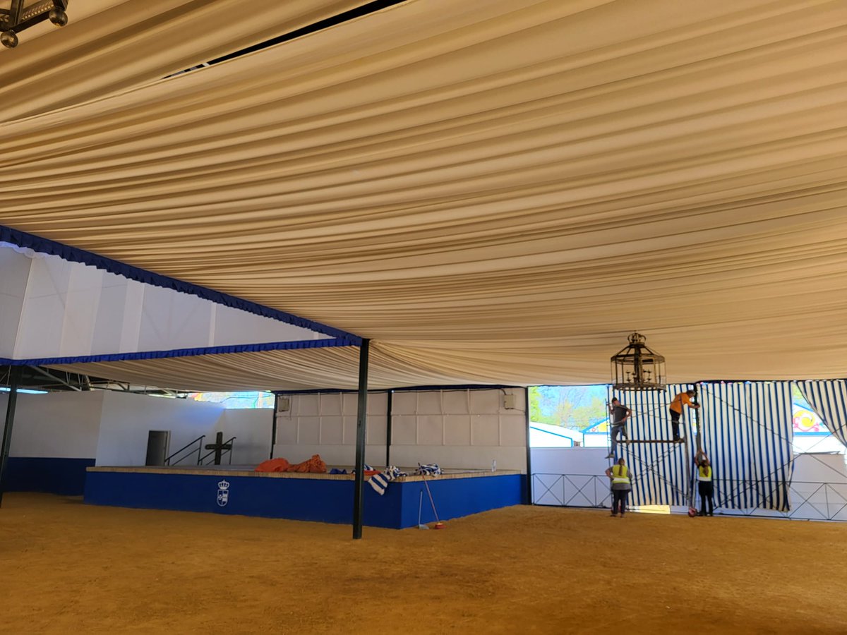 GabiSantosBoni's tweet photo. Este es el aspecto que comienza a presentar el interior de la Caseta Municipal. Gracias a esta mejora, hemos ganado amplitud vertical y sobre todo hemos embellecido la Caseta de todos los visueños y las visueñas.
Seguimos #TransformandoElViso💙 https://t.co/3DR21mmEtf