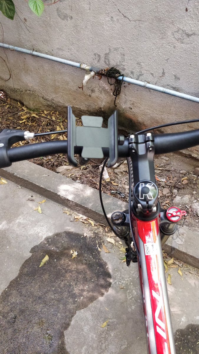 A very handy accessory indeed.....

#time2pedal 
#happycycling 
#pedalitout 
#fitnessnfun 
#2wheels 
#bicycle 
#mobileholder