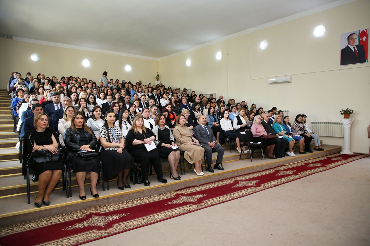 bakuedugovaz's tweet photo. Paytaxtdakı 276 nömrəli tam orta məktəbdə “XXI əsr məktəb-şagird-ailə üçbucağı beynəlxalq və yerli təcrübə prizmasından” mövzusunda görüş keçirilib.
#BakıTəhsilİdarəsi #EduAz #BakuEduAz #Məktəb #Şagird #Valideyn
https://t.co/4dSDk7qiDm https://t.co/mB8anmqCNk