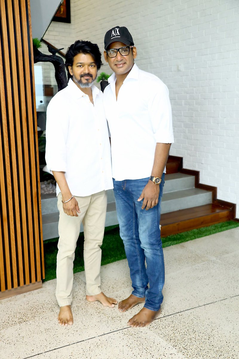 #PuratchiThalapathy meets #Thalapathy 🤩👍🏼 @actorvijay

#MarkAntonyTeaserFromToday
#ThalapathyVijayforMarkAntony

A @gvprakash Musical! 🎼

@VishalKOfficial @iam_SJSuryah
@vinod_offl @Adhikravi 
@riturv #SunilVerma #nizhalgalravi 
@ministudiosllp @selvaraghavan @mgabhinaya