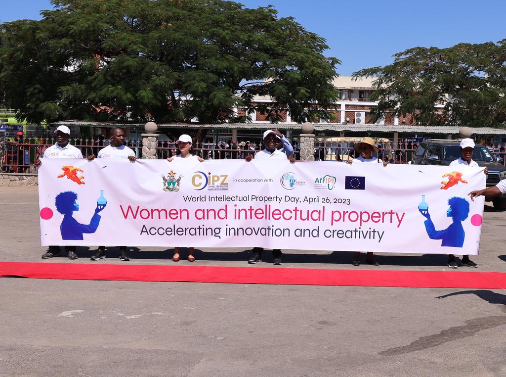 _ARIPO's tweet photo. #WordIPDay was a big celebratory occasion yesterday in Zimbabwe's City of Kings, Bulawayo! DG @BemanyaT joined Chief Registrar &amp; #ARIPO Admn Council Chair, Mr. Willie Mushayi in leading the @cipz_zimbabwe march to celebrate Women in IP: Accelerating Innovation &amp; Creativity. https://t.co/iplhA8J2wC