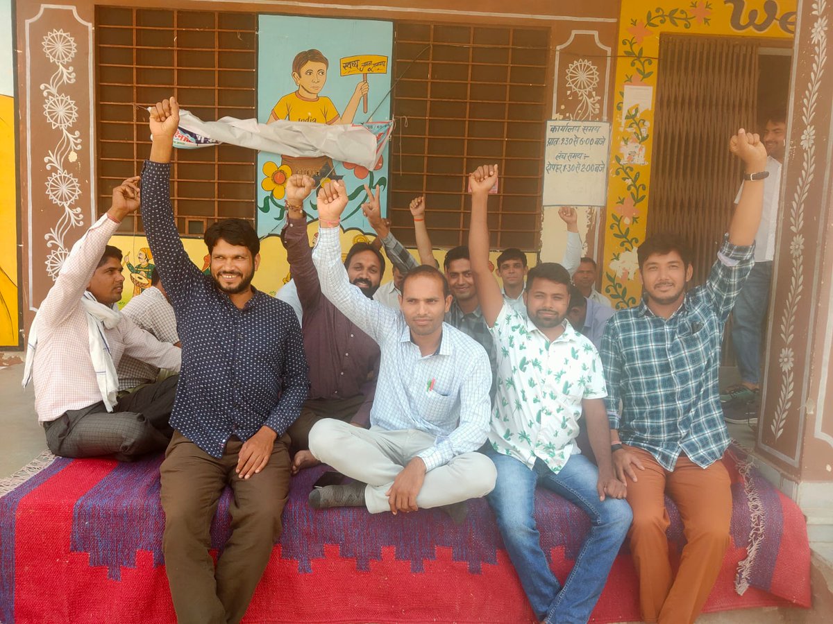 IA की माँग - GRADE PAY 3600

*#IADemands3600GP*

मंज़िलें भी ज़िद्दी हैं, 
रास्ते भी ज़िद्दी हैं, 
कल वापस कोशिश करेंगे,
क्योकि यहाँ हौंसले भी ज़िद्दी हैं