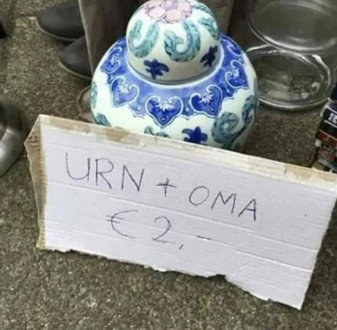 DerWybren's tweet photo. Ondertussen op de vrijmarkt...
#koningsdag #vrijmarkt https://t.co/W8uut8qk4c