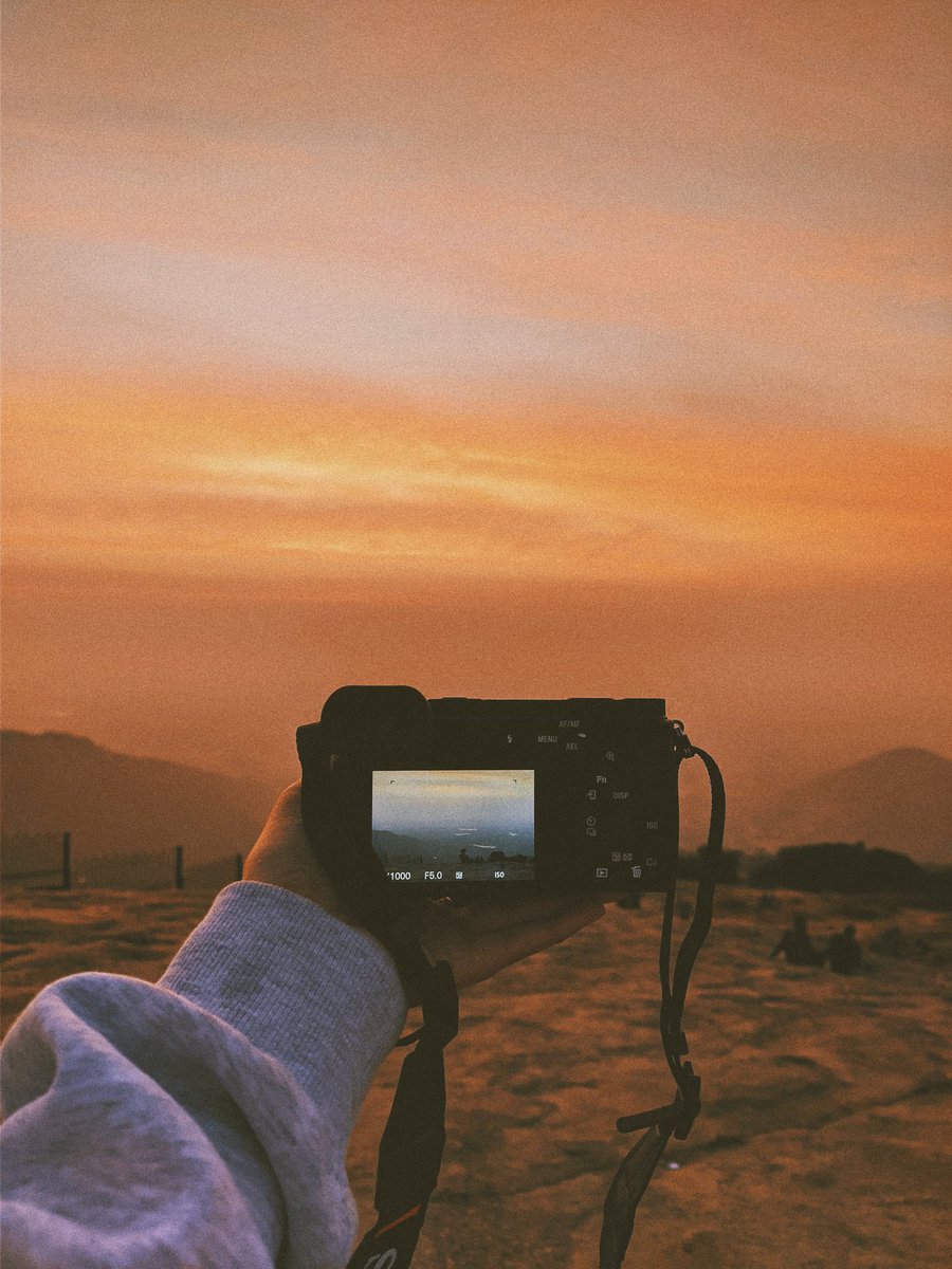 cloudsoverhills's tweet image. "Take a picture of this, take a picture of that" really made me get myself my first camera :")
Such a proud moment it was damn.
.
.
@vsco @sonyalpha @sonyalphain #firstcamera #sonyalpha #sonyphotography