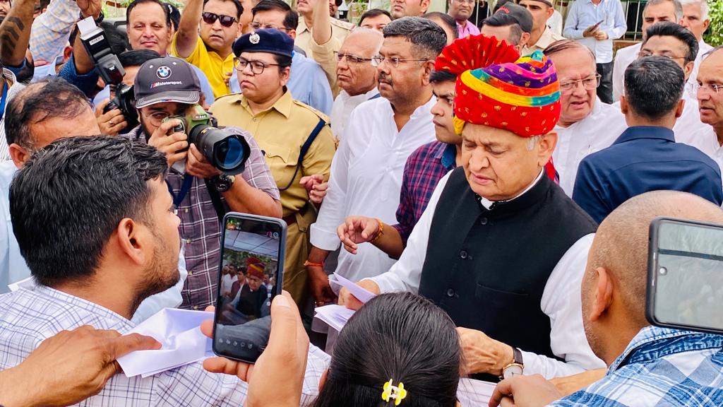 pushkar29690's tweet photo. राजस्थान e-Gov परियोजना का सुचना सहायक हैं आधार
सही वेतन देकर करो मजबूत इनकी धार
#IADemands3600GP 
@RajCMO @ashokgehlot51 @1stIndiaNews @zeerajasthan_ @News18Rajasthan https://t.co/LloA3M6c9m