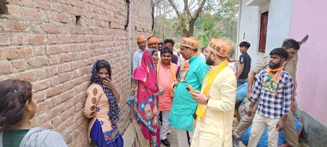 mlavijayrajbhar's tweet photo. #नगर_पंचायत_मधुबन
मधुबन नगर पंचायत में कमल कें पक्ष में वोट हेतु जनता से अपील किया।
@BJP4UP @Bhupendraupbjp @Amarpalmbjp @dpradhanbjp @idharampalsingh @sunilbansalbjp @myogiadityanath @PMOIndia https://t.co/HKLWOkuCnm