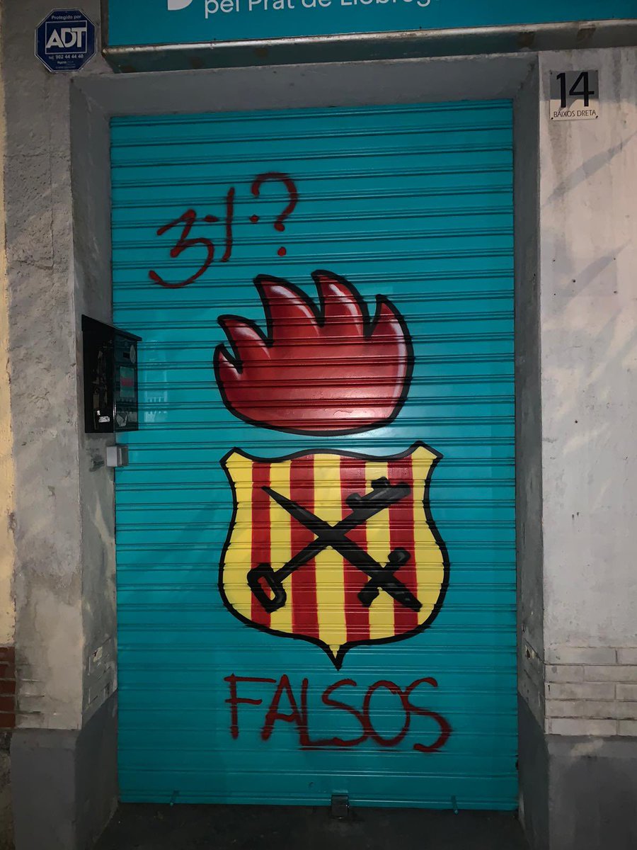 Gerard_Valverde's tweet photo. Feia pocs dies q inauguravem el local de @JuntsxElPrat i avui ja ens aixequem amb pintades de brètols q tan sols volen fer-nos por. L’insult i les amenaces estan fora de la democràcia, lamento q això s’hagi instal•lat a #ElPrat. Nosaltres persistim!! #elpratdesperta https://t.co/TekXpFtmkN