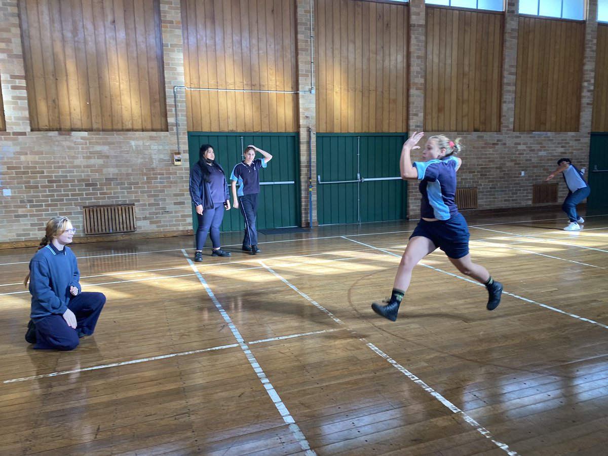 MsRatusau's tweet photo. The Gauntlet | oldie but goodie activity to teach the concept of risk taking for Year 10 - adapted version of Dodgeball combined with relays. Impressive agility, speed and evasion skills on display #PEisLife @PhysedGames @JamesMeehanHS https://t.co/t2oq1BPaP1