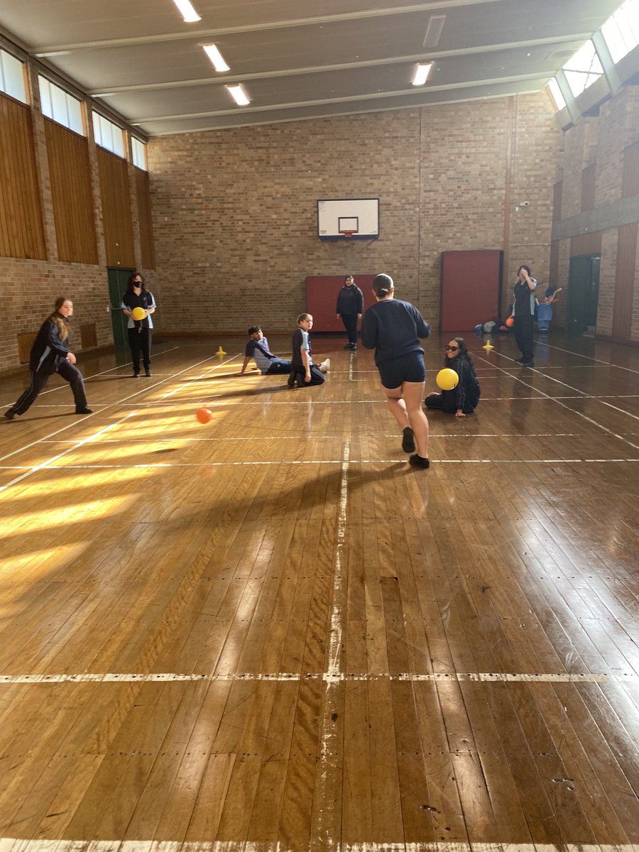 MsRatusau's tweet photo. The Gauntlet | oldie but goodie activity to teach the concept of risk taking for Year 10 - adapted version of Dodgeball combined with relays. Impressive agility, speed and evasion skills on display #PEisLife @PhysedGames @JamesMeehanHS https://t.co/t2oq1BPaP1