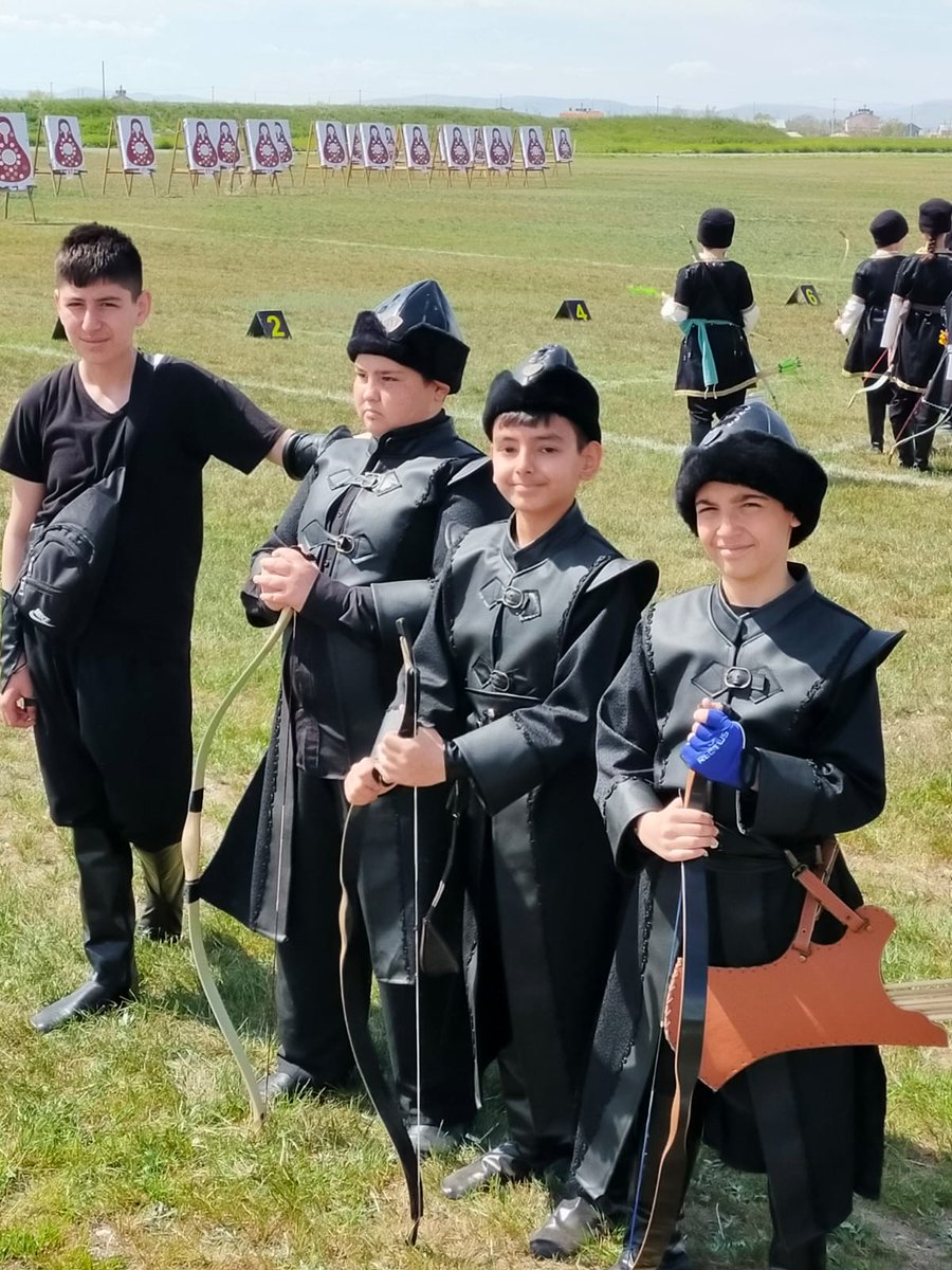 Okulumuz geleneksel okçuluk takımımız bugün yapılan müsabakalarda Konya 1. olmuştur. Afyonda yapılacak olan Türkiye şampiyonasında Konya ilimizi temsil edeceklerdir.
Öğrencilerimizi ve hazırlayan öğretmetmenimizi tebrik eder, başarılarının devamını dilerim.