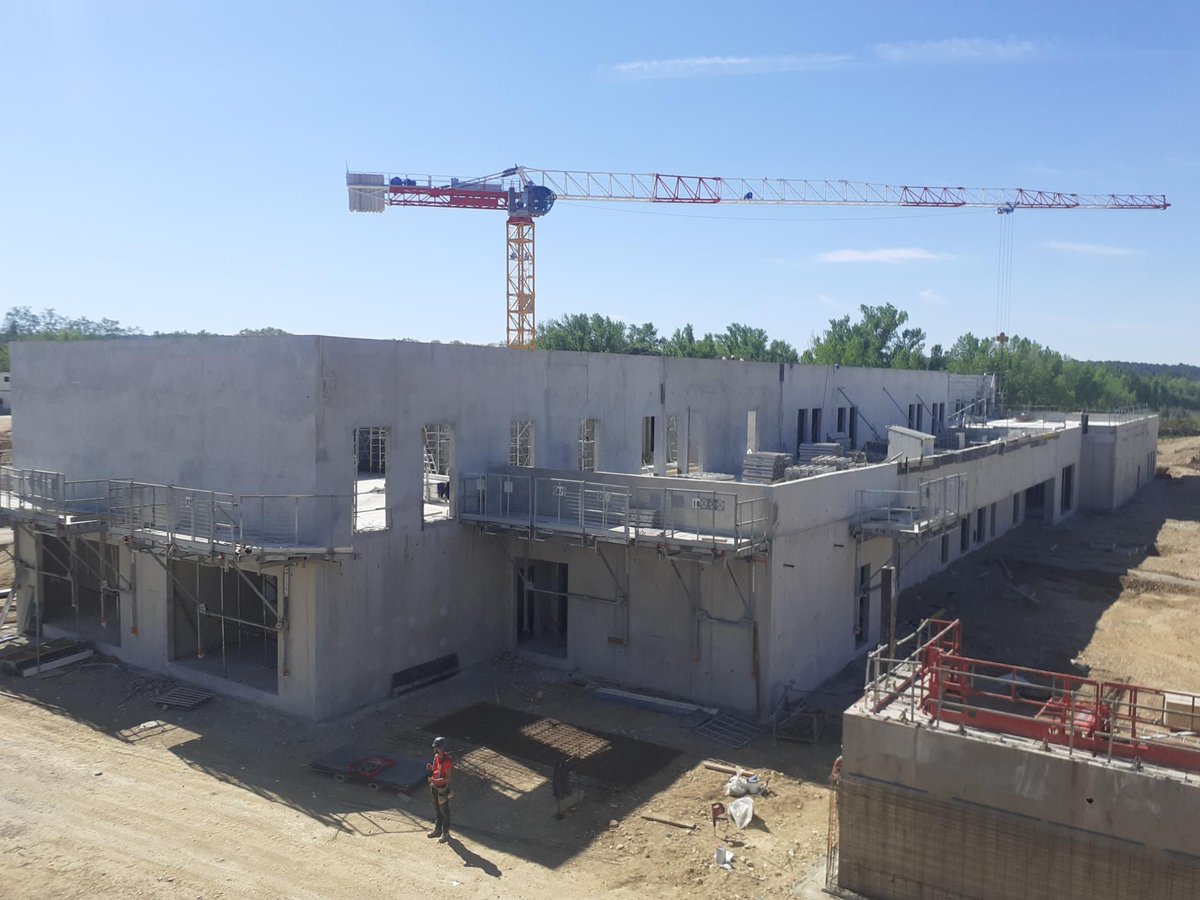 PompiersHerault's tweet photo. #Construction|| Le chantier du #CEIFOR avance à grands pas Les entreprises mettent tout en œuvre pour que ce centre de #Formation new génération soit livré à la date fixée Bientôt tous les Sapeurs-#Pompiers de la #Région @Occitanie pourront se former dans des conditions optimales https://t.co/9SLsYcY4iC
