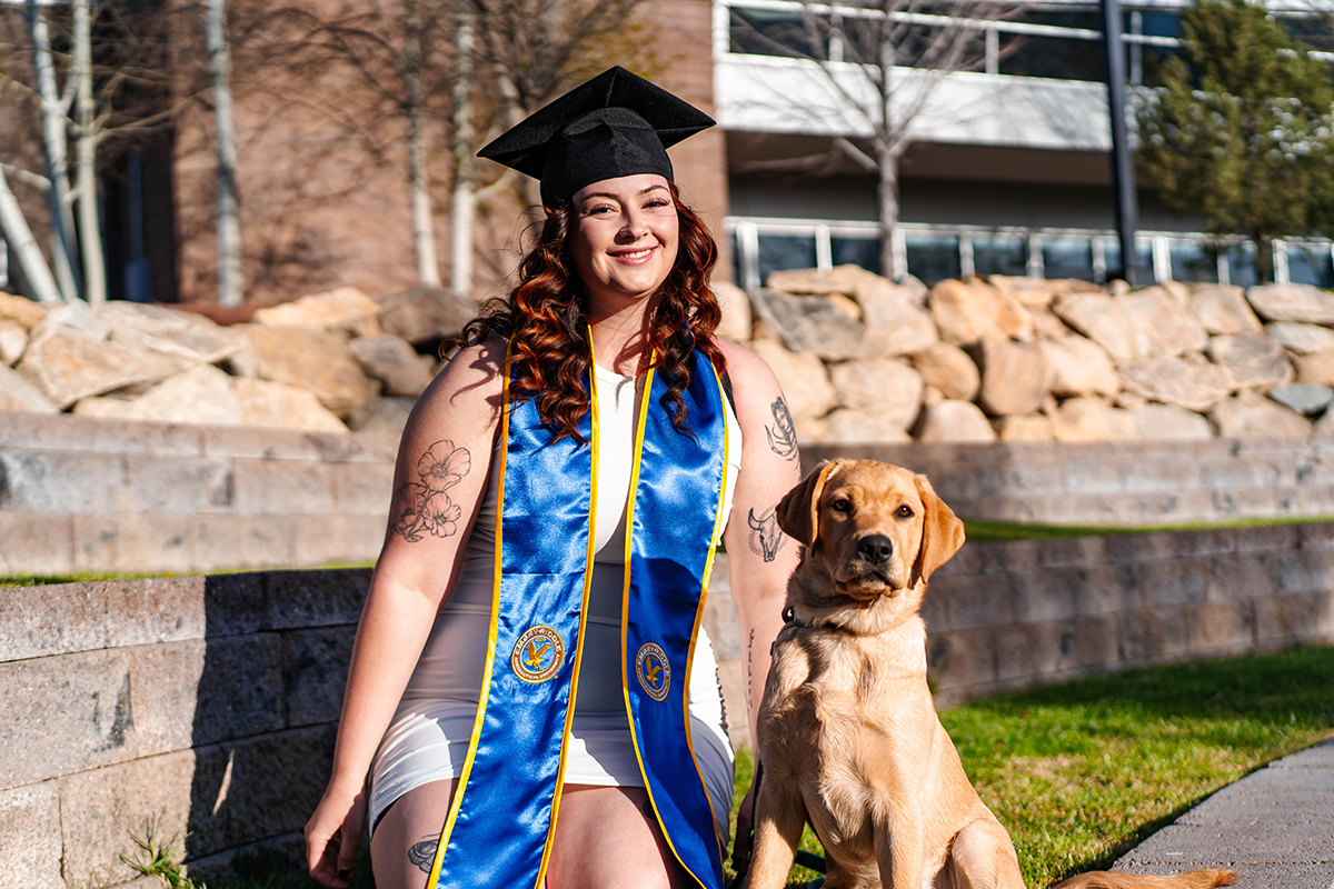 ERAUPrescott's tweet image. It is #InternationalGuideDogDay! Let&apos;s take a moment to highlight student Mallory Jones (&apos;23) with Nerissa (age 18 weeks) the guide dog in training! 🐾 

Special thanks to @darealbrianpark for the great photos! Read more: bit.ly/3HrWB8X #GoERAU #guidedogsfortheblind