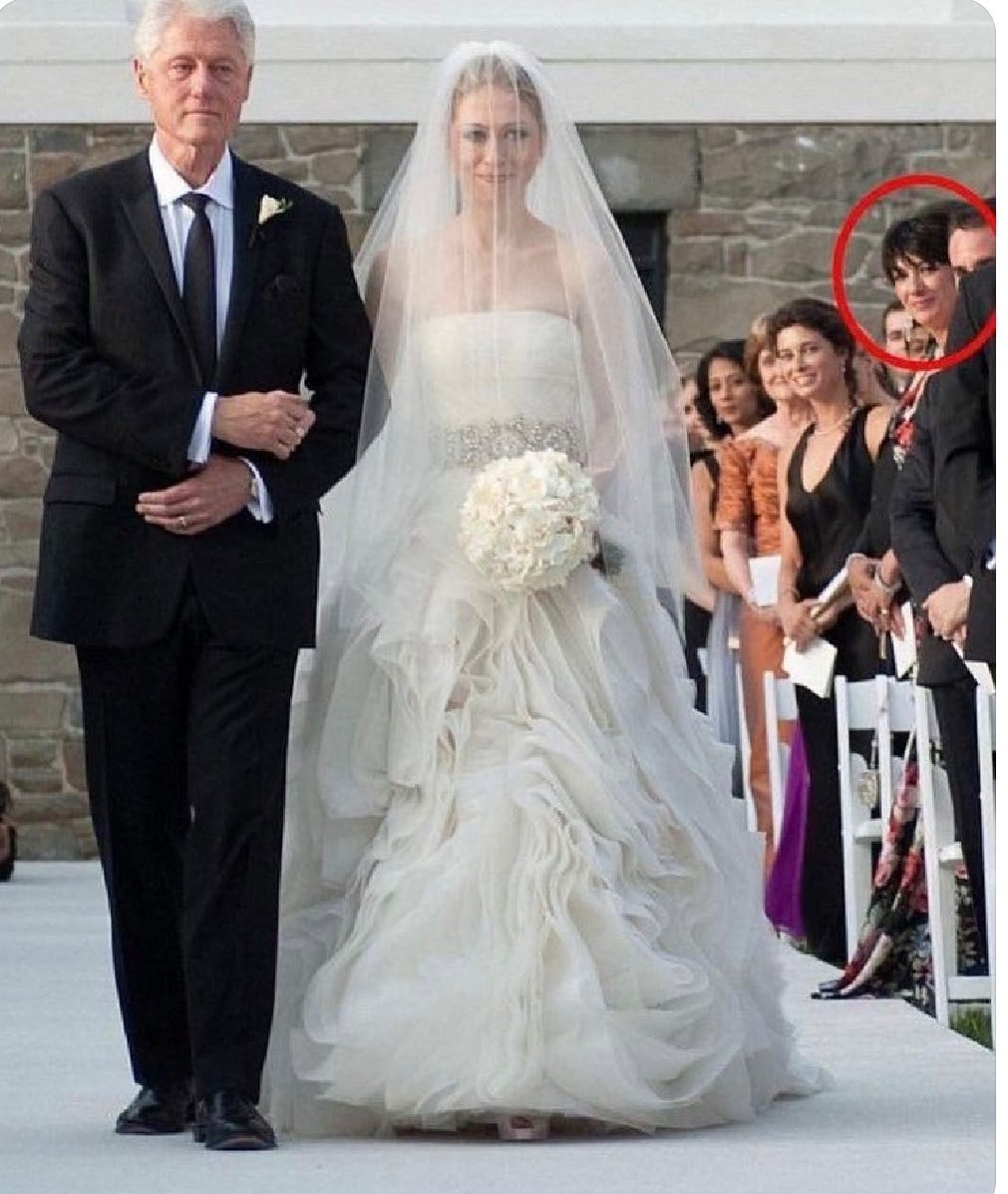 Devo18705032's tweet photo. @NeverGroveling @JayDAmante @KBinSC @simonateba @BarackObama Yeahhh maybe, but we know who was besties with Ghilanne and Epstein https://t.co/VE5qV52OUM