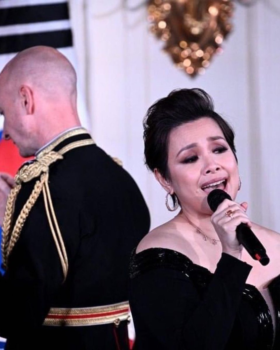 philstarlife's tweet photo. LOOK: Celebrity designer Rajo Laurel shared snaps of #LeaSalonga as she performed at the White House State Dinner. She was also seen interacting with US President Joe Biden. (📸: Rajo Laurel/ Instagram) https://t.co/ZSmH9puP5b