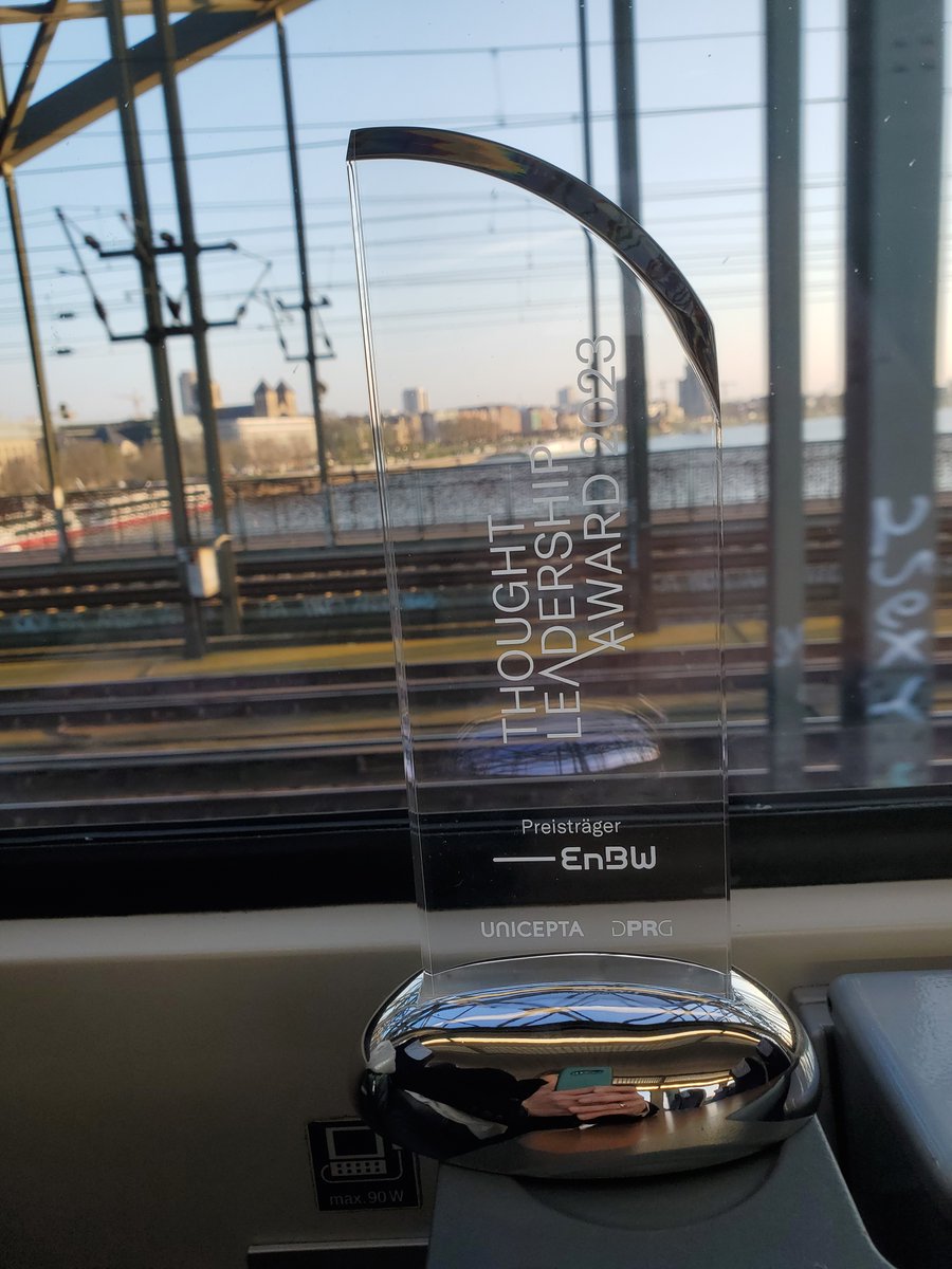 unicepta_news's tweet photo. #ThoughtLeadershipAward on its way from Cologne to Hanover 🎉

#PRtag #PRPreis  #DPRG @DPRGde https://t.co/RU2G7JSAIQ